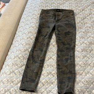 Hudson jeans size camouflage 28 stretch fit. So comfy